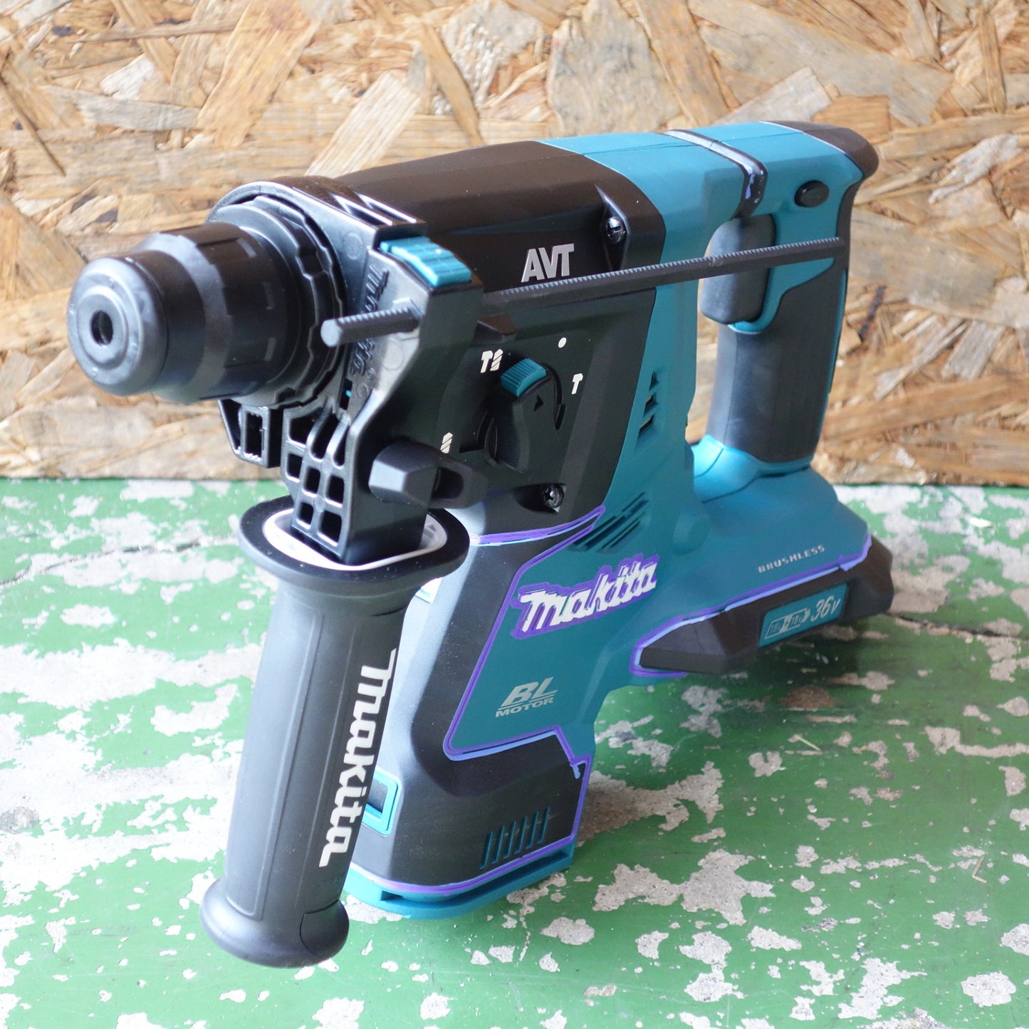 [送料無料] 未使用◆makita マキタ 28mm 充電式ハンマドリル HR282DPG2 18V バッテリー2個 充電器 ケース付き◆