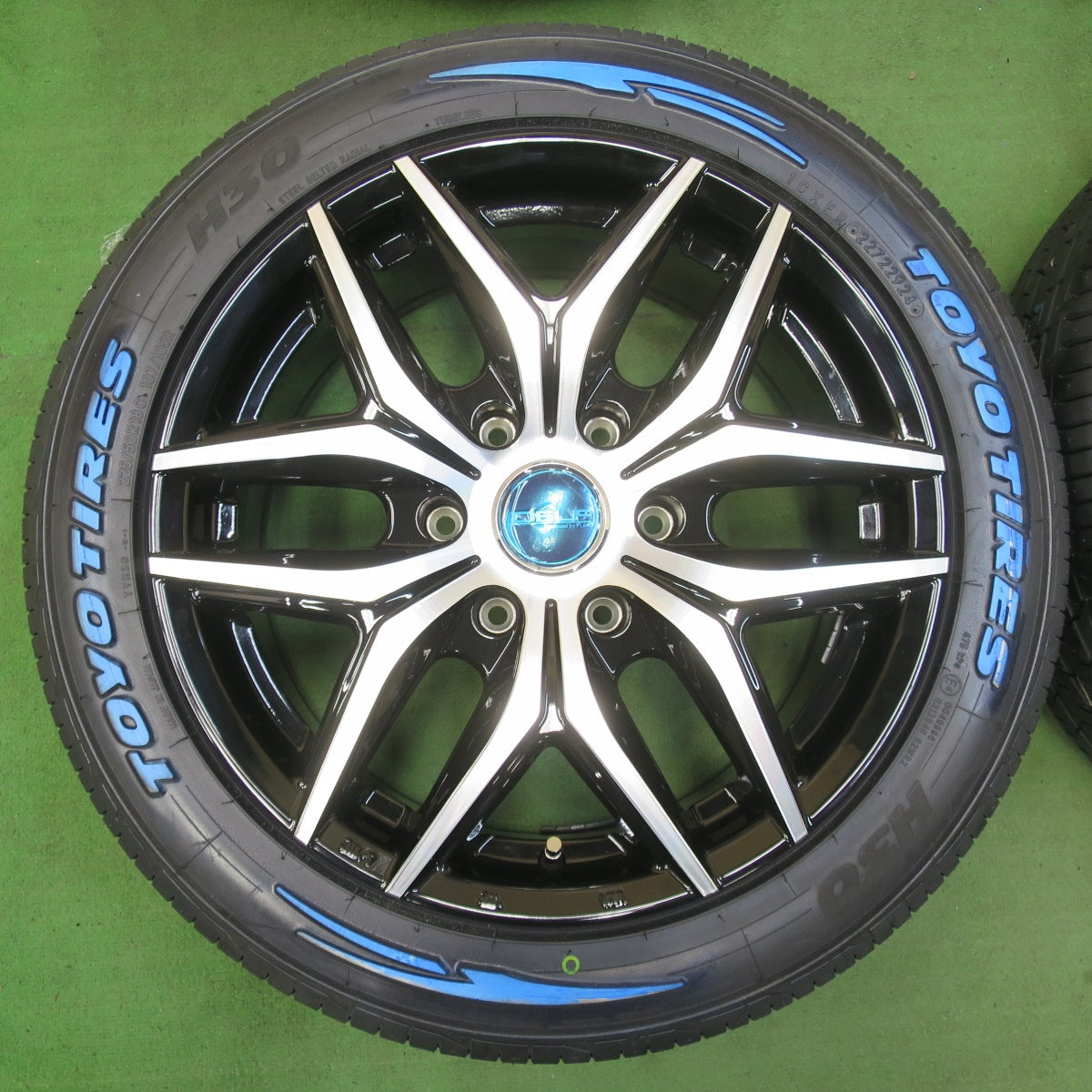 [送料無料] 未使用！24年★ハイエース DELF 01 FLEX 225/50R18C 107/105R トーヨー H30 18インチ デルフ フレックス PCD139.7/6H★5031008イノ