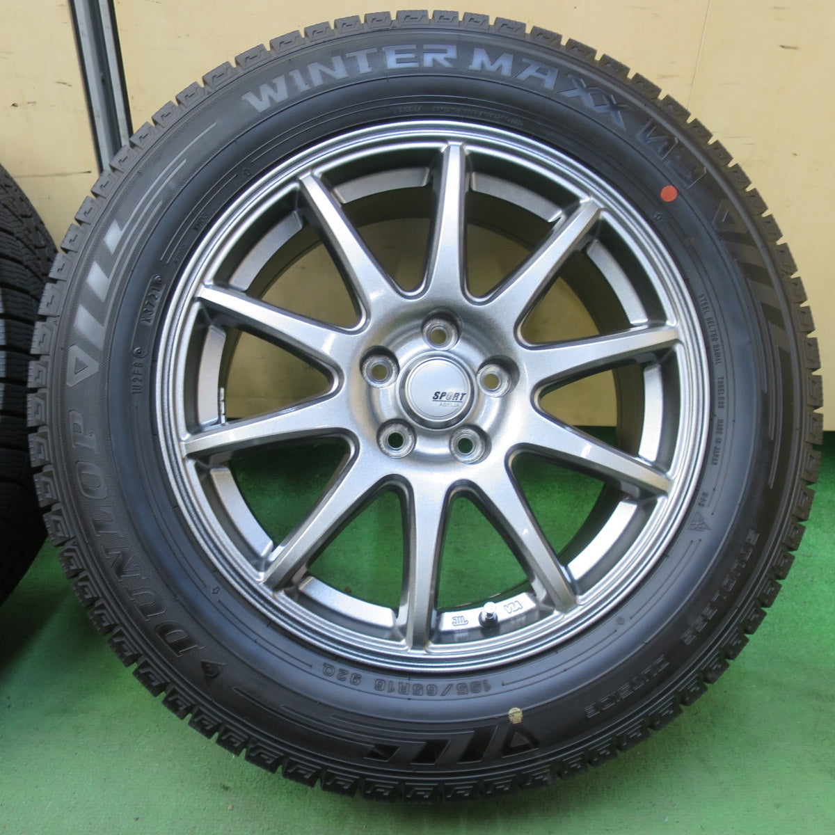 バリ溝！21年！キレイ！9.5分★ライズ ロッキー 等 195/65R16 スタッドレス ダンロップ ウインターマックス 03 SPORT ABELIA スポルト アベリア 16インチ PCD100/5H★5101506イス