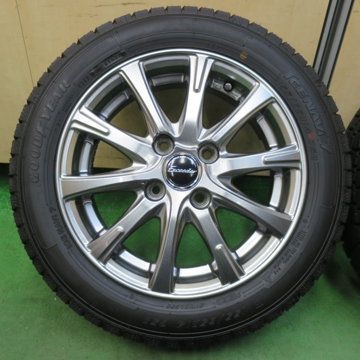 タイヤほぼ未使用！22年！キレイ★スタッドレス 155/65R14 グッドイヤー アイスナビ7 Exceeder エクシーダー 14インチ PCD100/4H★5042906イス