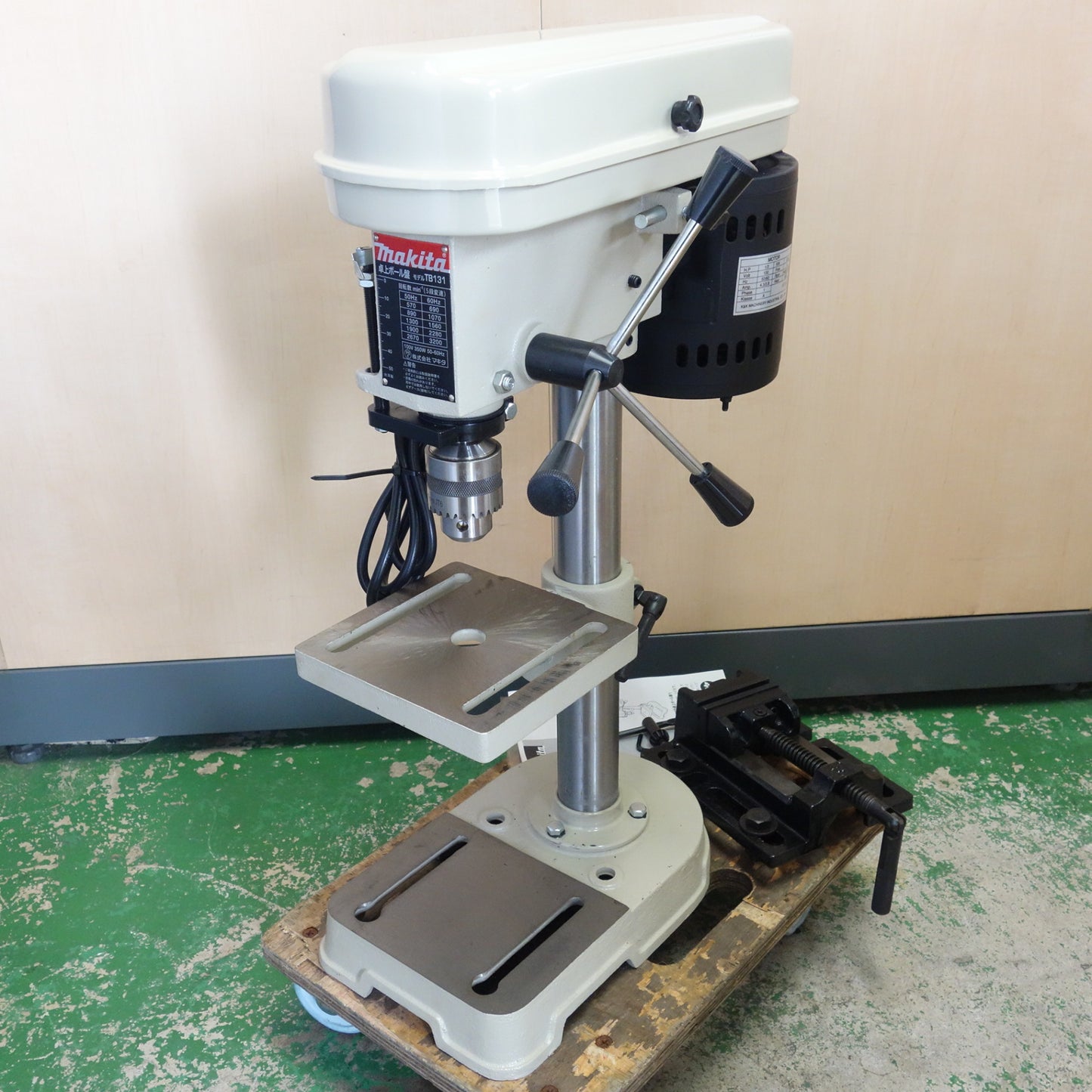 [送料無料] 未使用！バイス付き☆マキタ 卓上 ボール盤 TB131 電動 工具 makita 100V 穴あけ 機 加工☆