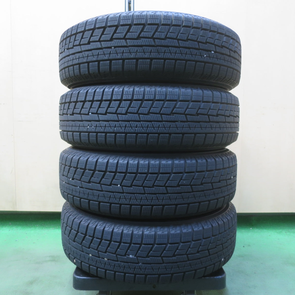 バリ溝！22年！キレイ！9.5分◎スタッドレス 175/65R15 ヨコハマ アイスガード iG60 ravrion RS01 ラブリオン 15インチ PCD100/4H◎6091905イス