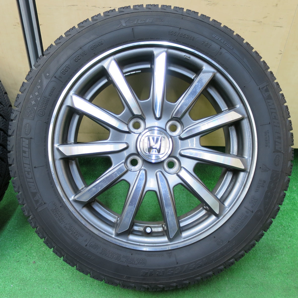 *送料無料* 4本価格★ホンダ N-WGN 純正 155/65R14 スタッドレス ミシュラン X-ICE XI3 Nワゴン PCD100/4H★4060904イス