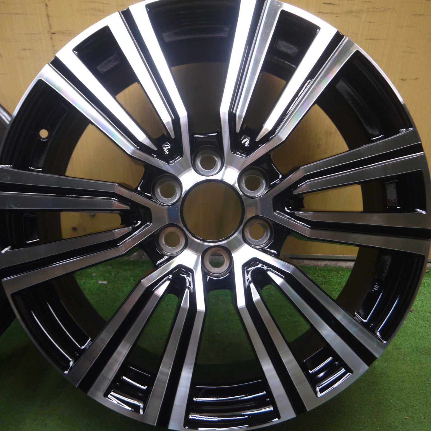 *送料無料* 新車外し★レクサス LX 600 純正 ホイール 22インチ 22×8J PCD139.7/6H★4062505Hホ