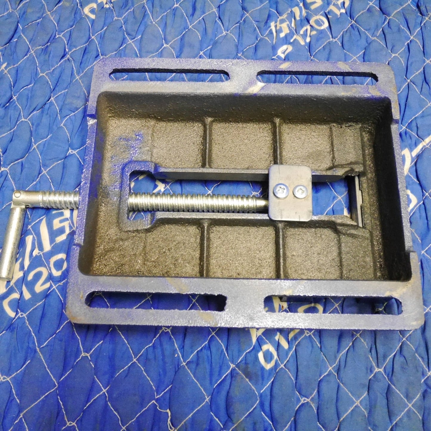 [送料無料] 未使用☆卓上 万力 ベタ バイス メーカー 型式 不明 固定 工具 道具☆