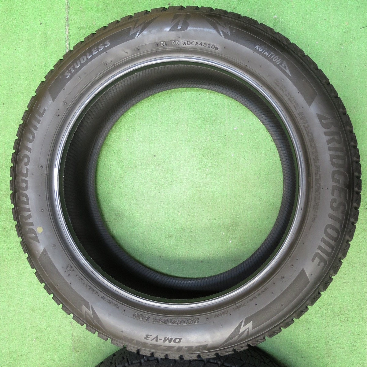 [送料無料] バリ溝！20年！9.5分★スタッドレス 225/55R18 ブリヂストン ブリザック DM-V3 タイヤ 18インチ フォレスター デリカ 等★4110504イスタ