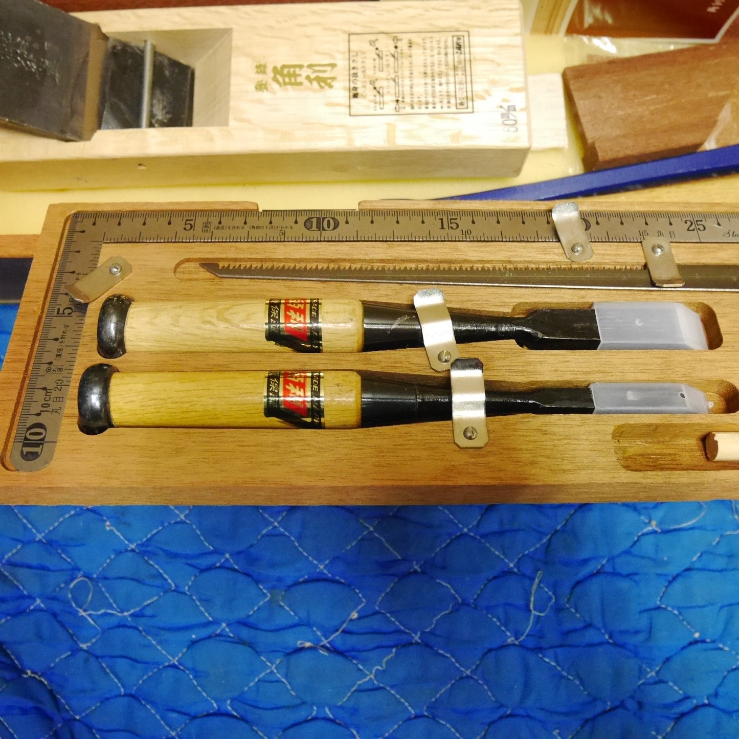 [送料無料] キレイ！まとめ売り！セット☆角利の 大工 道具 セット 入門用 工具 セット ノコギリ カンナ ノミ キリ バール 等 木箱 ケース ハンド ツール☆