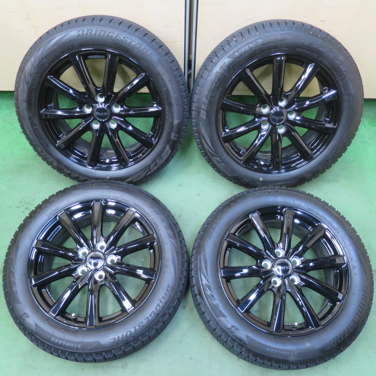 バリ溝！23年！キレイ！ほぼ10分★スタッドレス 195/60R17 ブリヂストン ブリザック VRX2 DILETTO ディレット 17インチ PCD114.3/5H★6022502イス