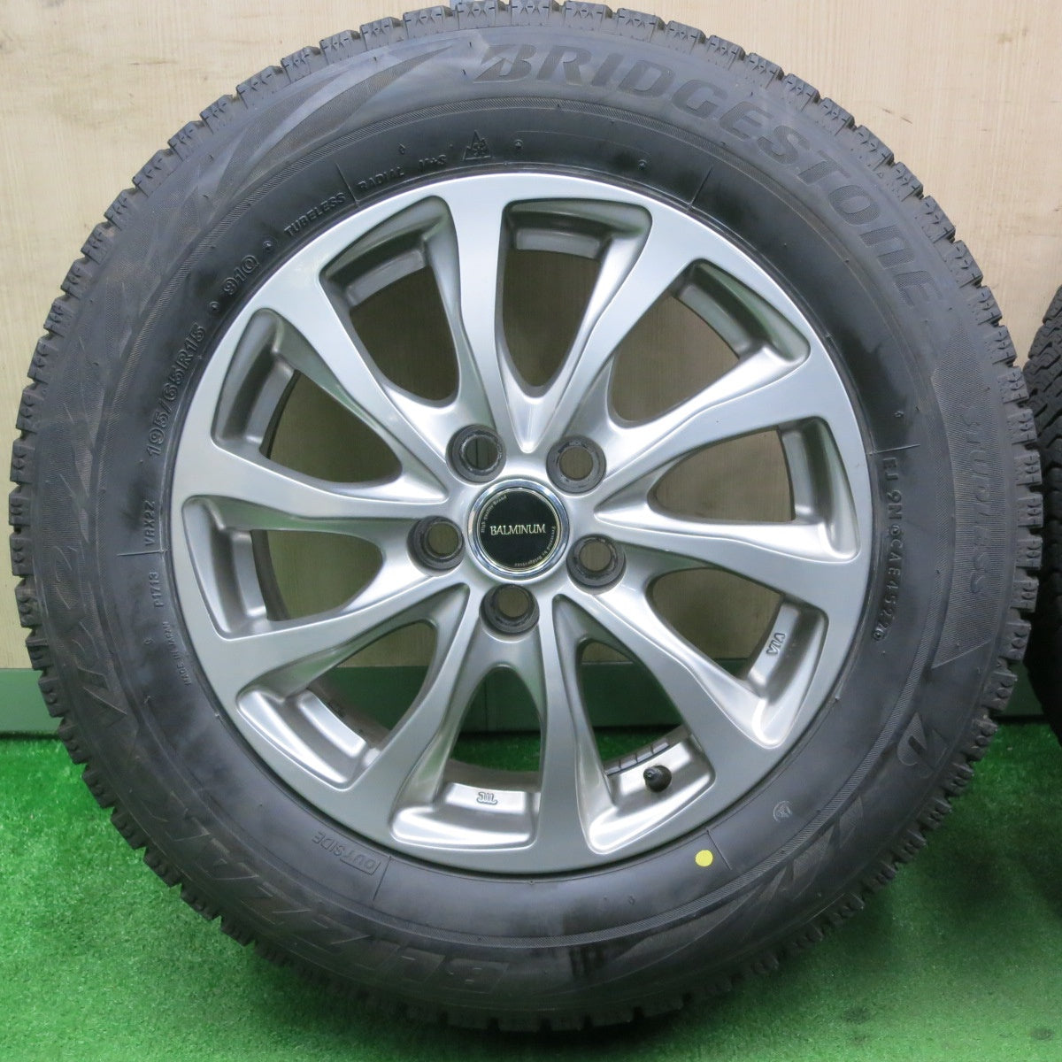 [送料無料] バリ溝！22年！キレイ！9.5分★プリウス 等 195/65R15 スタッドレス ブリヂストン ブリザック VRX2 BALMINUM バルミナ 15インチ PCD100/5H★5010701NJス