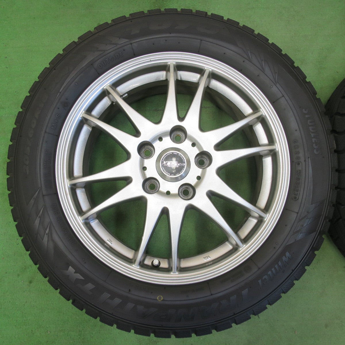 バリ溝！23年！9.5分★スタッドレス 205/60R16 トーヨー ウインター トランパス TX X CROSS SPEED PREMIUM 16インチ PCD114.3/5H★5051312イス
