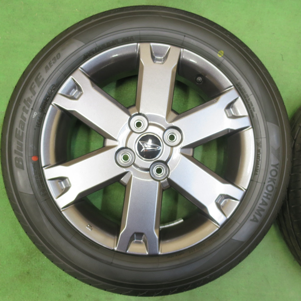 [送料無料] 新車外し！24年★ダイハツ タフト 純正 165/65R15 ヨコハマ BluEarth-FE AE30 15インチ ブルーアース PCD100/4H★5021423イノ