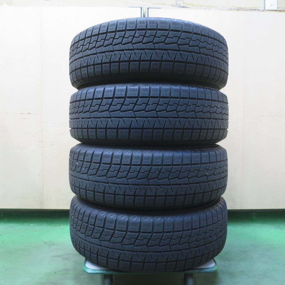 キレイ★プリウス 等 195/65R15 スタッドレス ヨコハマ アイスガード iG70 GRASS グラス 15インチ PCD100/5H★6041603イス