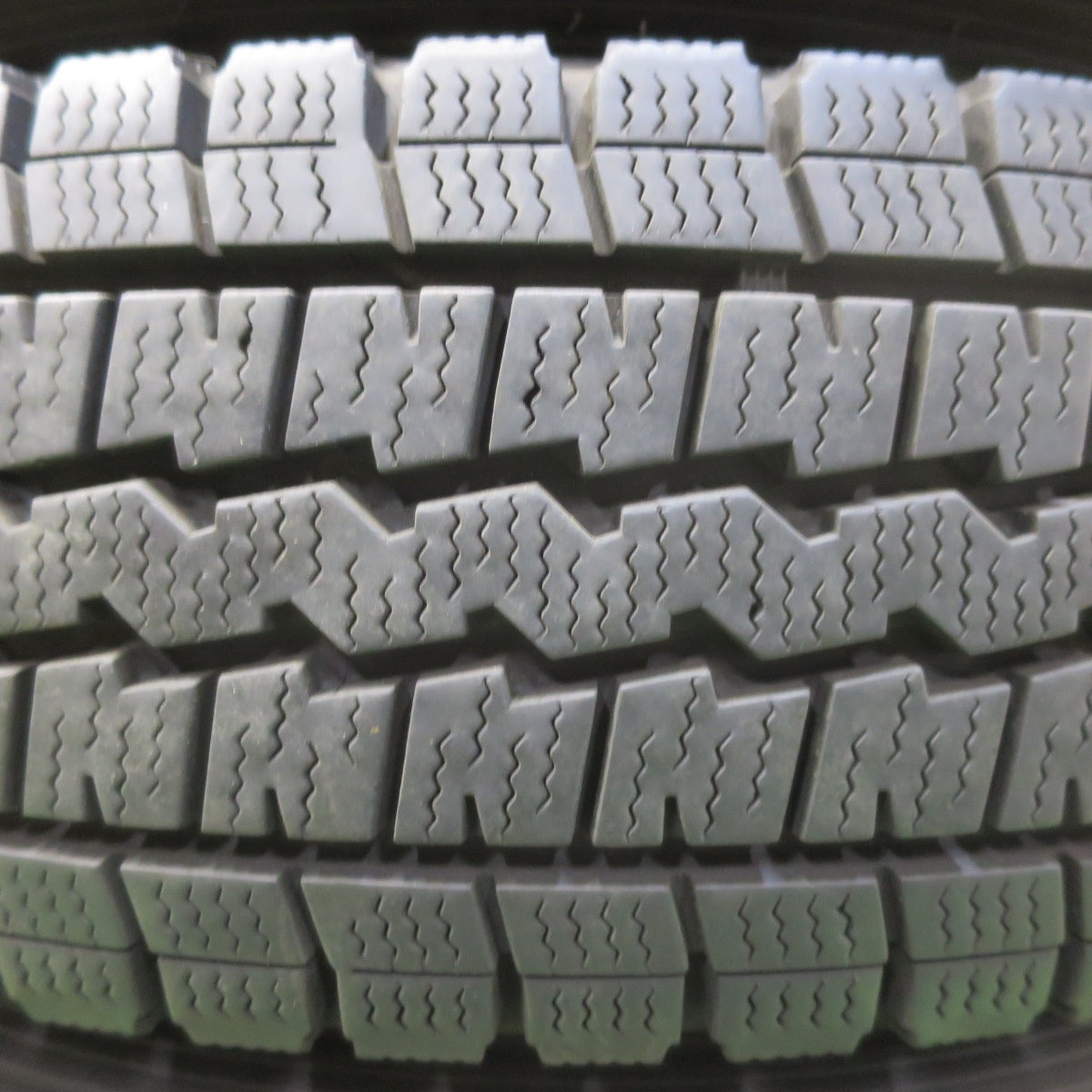 バリ溝！9.5分★スタッドレス 165R13 6PR ダンロップ ウインターマックス SV01 スチール 13インチ PCD100/4H★5061805イス