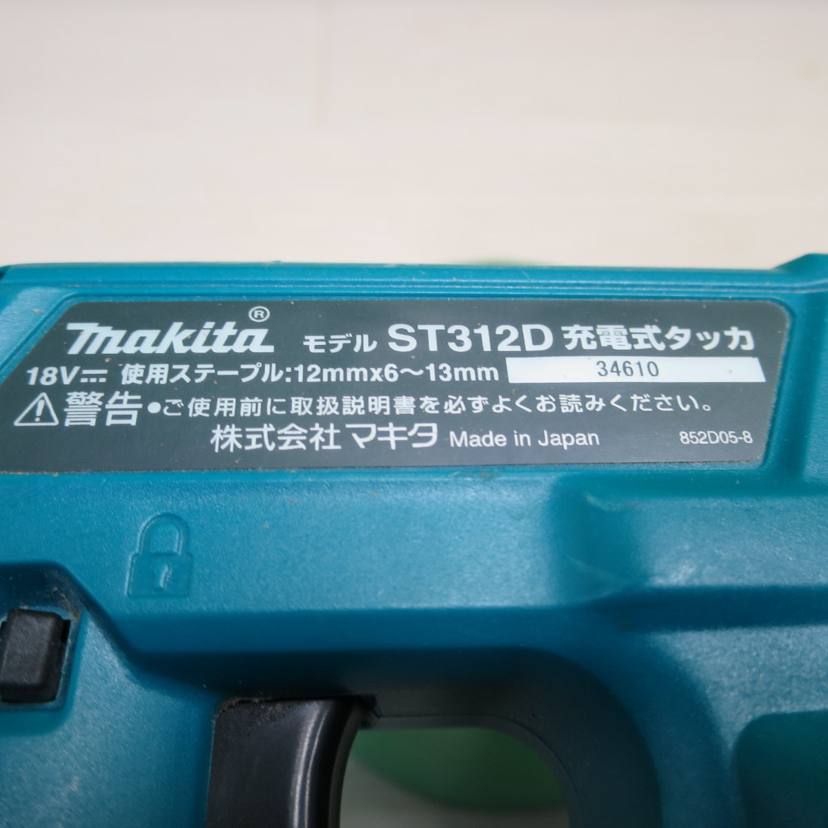 [送料無料] バッテリー3個！キレイ☆マキタ 充電式 タッカ ST312D 電動 工具 タッカー 18V 充電器 DC18RC makita☆