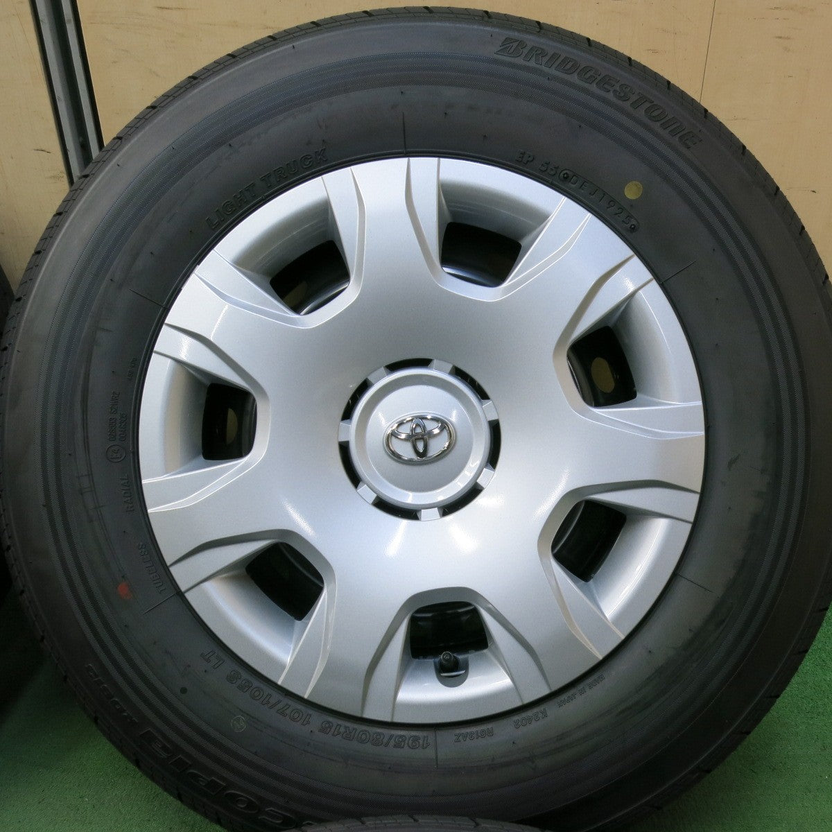 新車外し！25年★トヨタ 200系 ハイエース 純正 スチール 195/80R15 107/105S ブリヂストン エコピア RD613 15インチ PCD139.7/6H★5081802SKノ