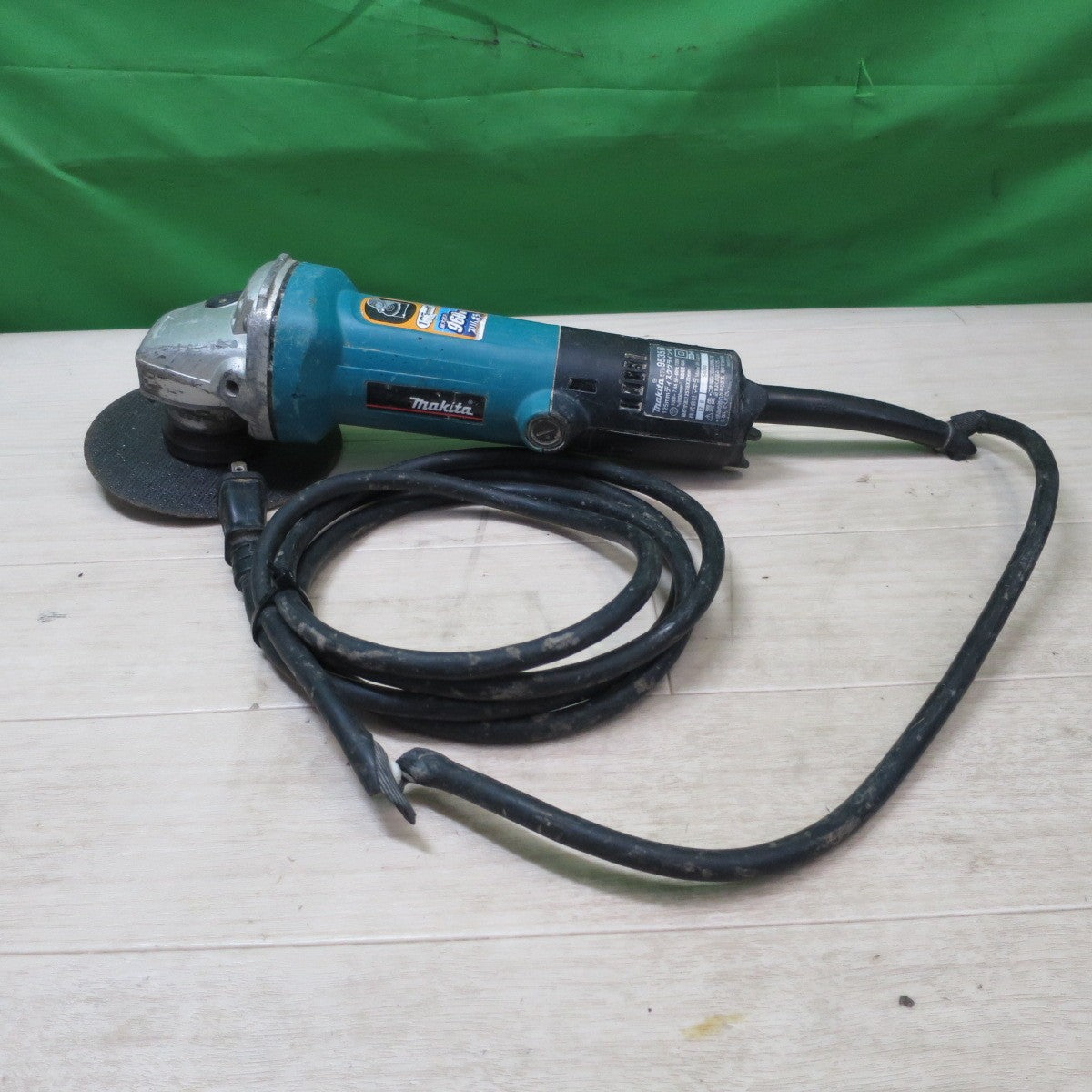 [送料無料] ☆マキタ 125mm ディスクグラインダ 9535B 電動 工具 研削 研摩 研磨 機 makita 100V コード式☆