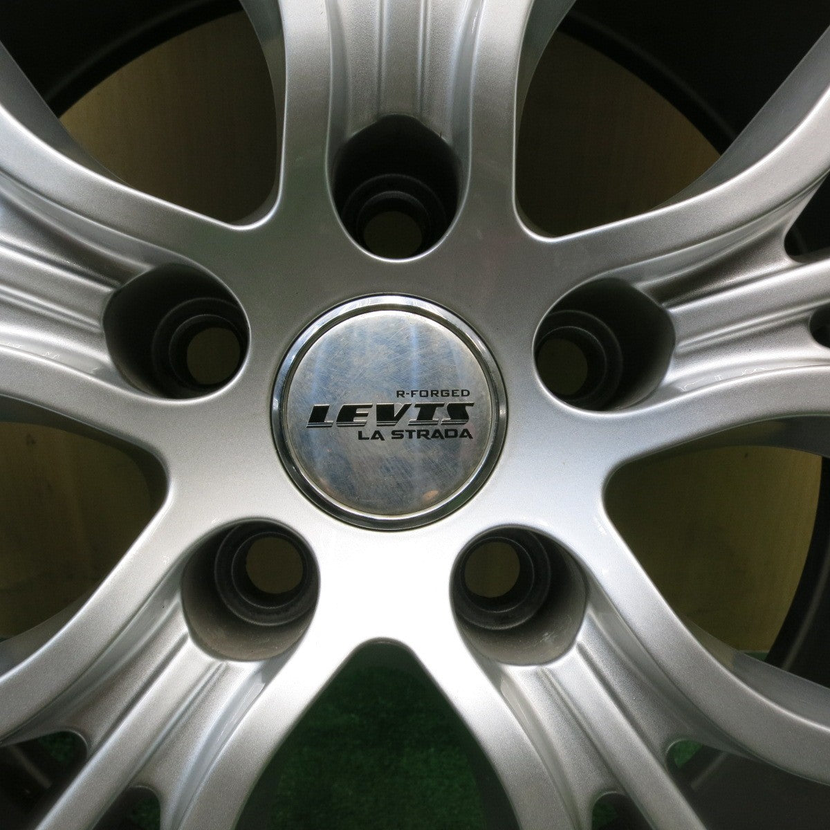 バリ溝！キレイ！9.5分★スタッドレス 225/60R18 トーヨー ウインター トランパス TX R-FORGED LEVIS LA STRADA 阿部商会 18インチ PCD114.3/5H★5080701HAス