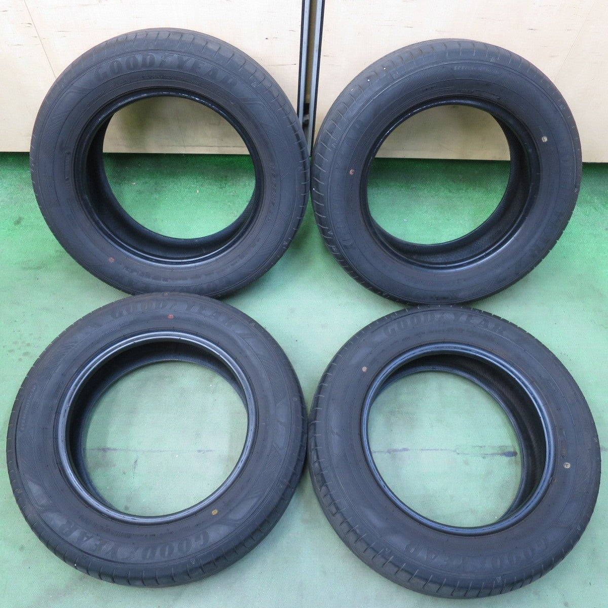 バリ溝！24年！8.5分★195/65R15 グッドイヤー EfficientGrip RVF02 エフィシエントグリップ 15インチ タイヤ ノア ステップワゴン プリウス セレナ ヴォクシー 等★6032706イノタ