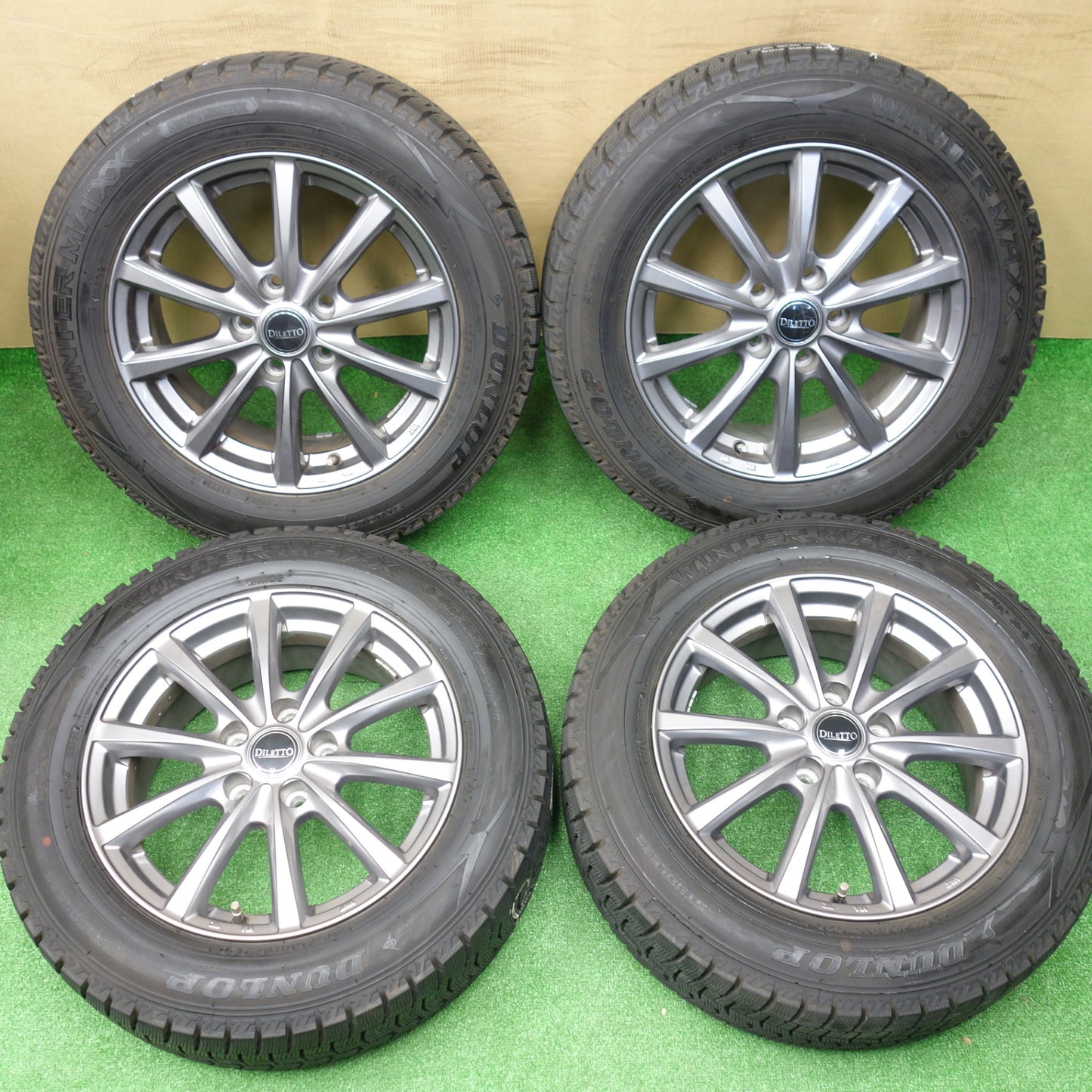 バリ溝！22年！キレイ！9.5分★スタッドレス 205/60R16 ダンロップ ウインターマックス WM02 DILETTO ディレット 16インチ PCD114.3/5H★5121406KTス
