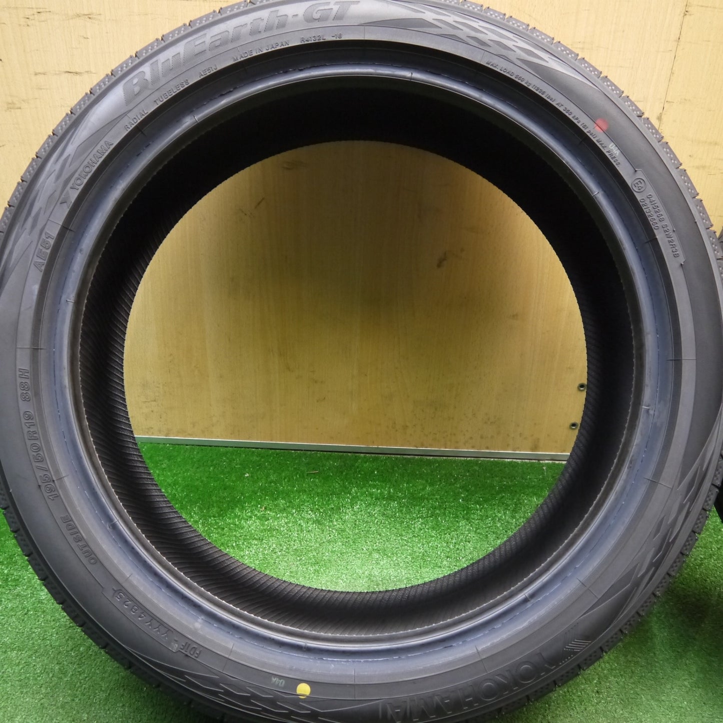 新車外し！25年★195/50R19 ヨコハマ BluEarth-GT AE51 AE51J ブルーアース タイヤ 19インチ 60系 プリウス 等★6020910Hノタ