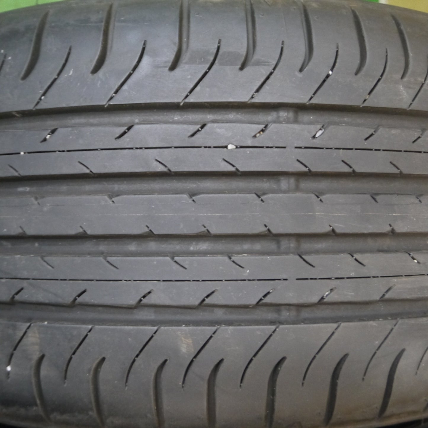 [送料無料] バリ溝！24年！9分★225/40R18 ダンロップ SPスポーツマックス 050 タイヤ 18インチ プリウス カローラスポーツ インプレッサ 86 BRZ等★5020401Hノタ