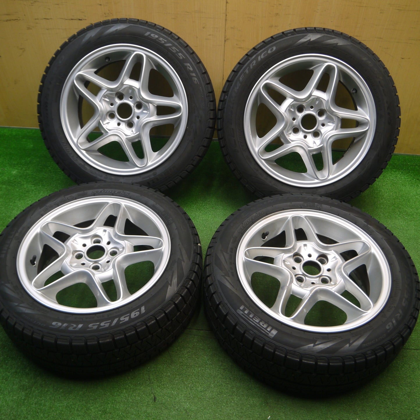 [送料無料] バリ溝！20年！キレイ！9分★MINI R56 ミニ クーパーS 純正 195/55R16 スタッドレス ピレリ アイスアシンメトリコ 16インチ PCD100/4H★4122704Hス