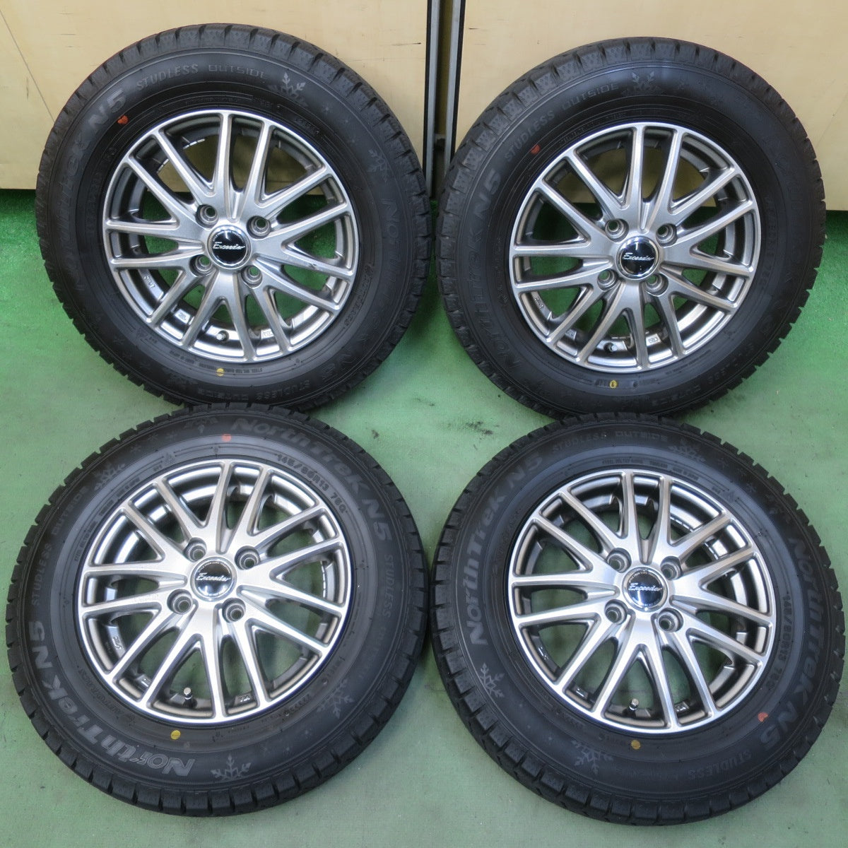 バリ溝！23年！キレイ！8.5分◎スタッドレス 145/80R13 オートバックス ノーストレック N5 Exceeder エクシーダー 13インチ PCD100/4H◎6072609イス