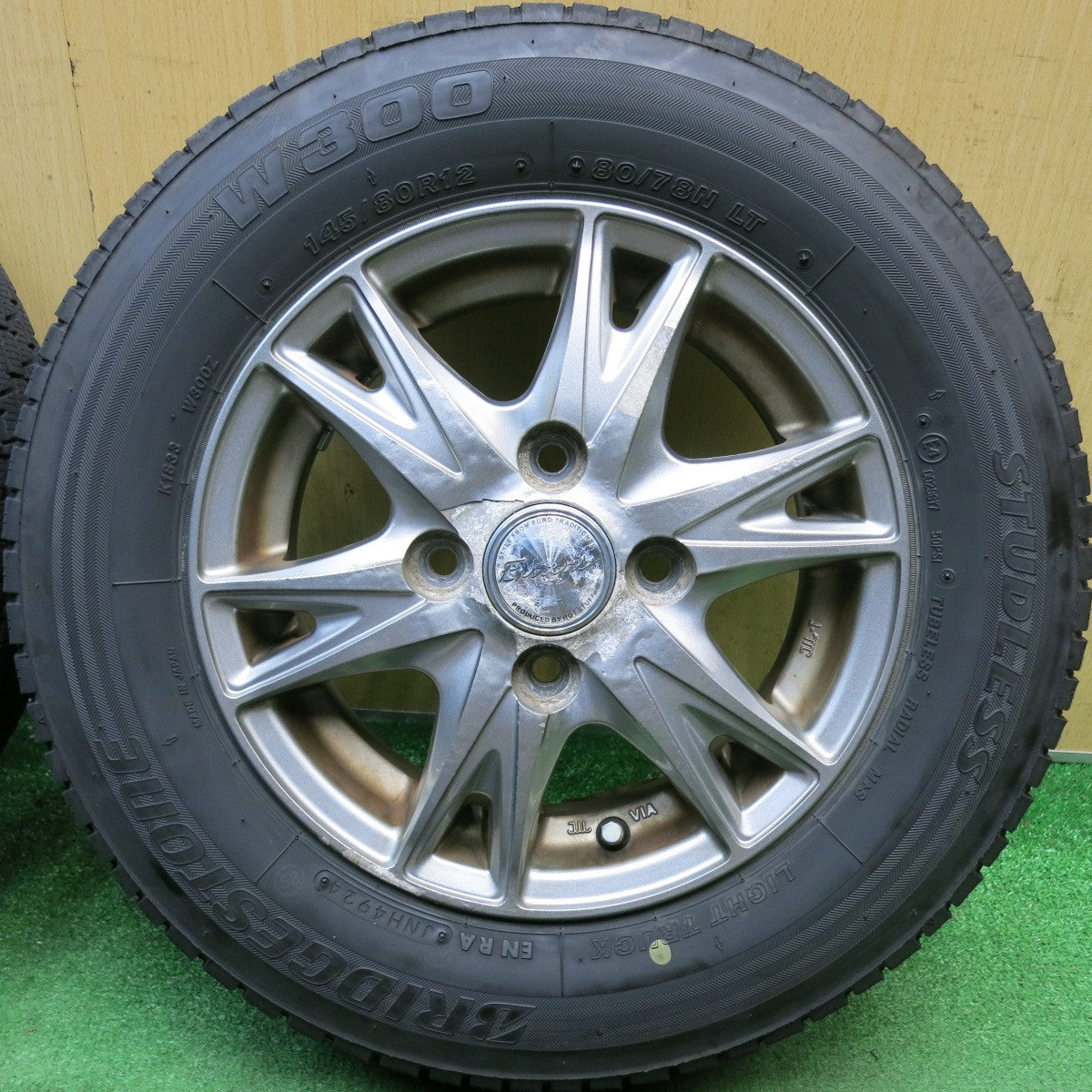 バリ溝！24年！8.5分◎スタッドレス 145/80R12 80/78N ブリヂストン W300 Exceeder エクシーダー 12インチ PCD100/4H◎6080606HAス