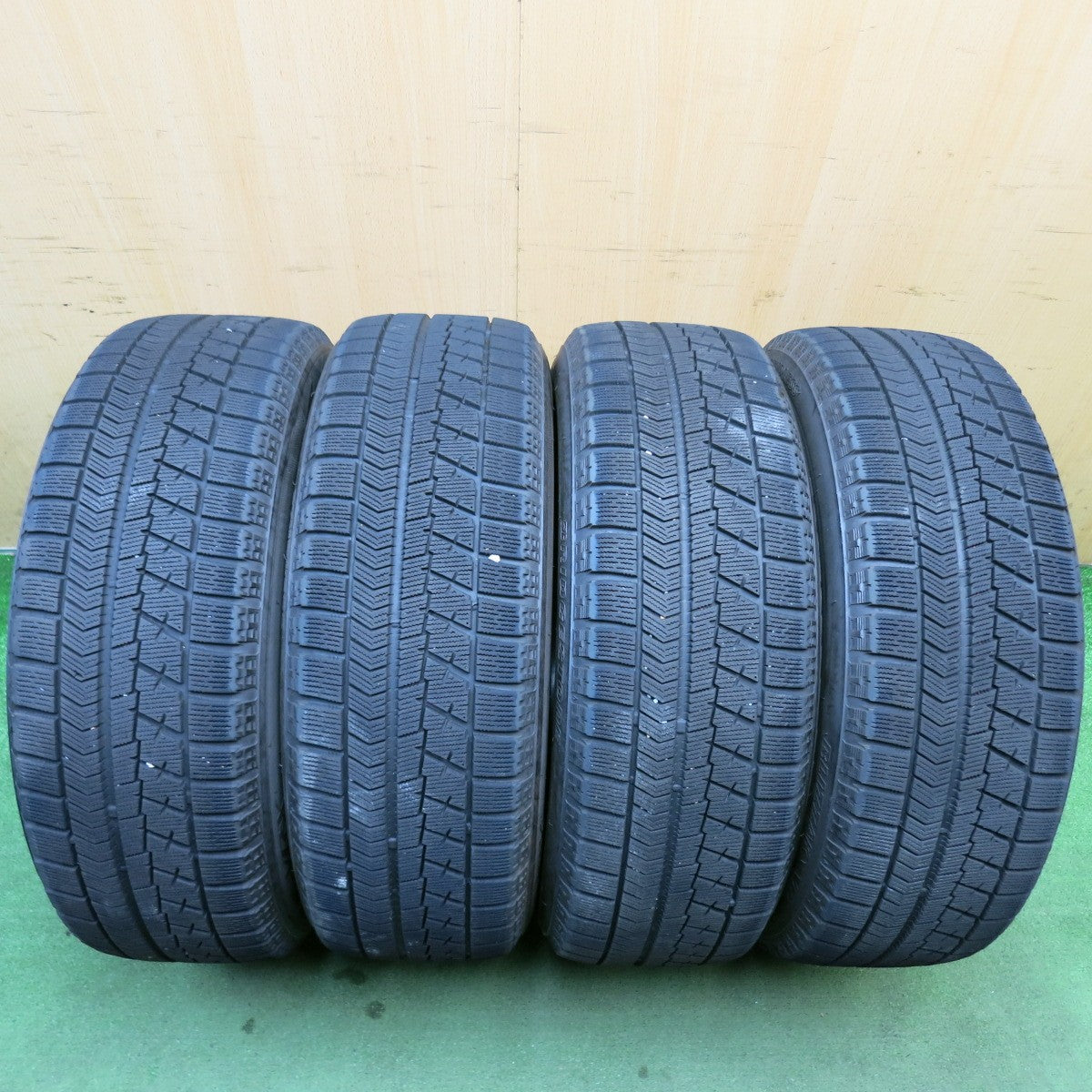 キレイ◎スタッドレス 215/60R17 ブリヂストン ブリザック VRX VELVA SPORTZ ヴェルヴァ 17インチ PCD114.3/5H◎6071207HAス