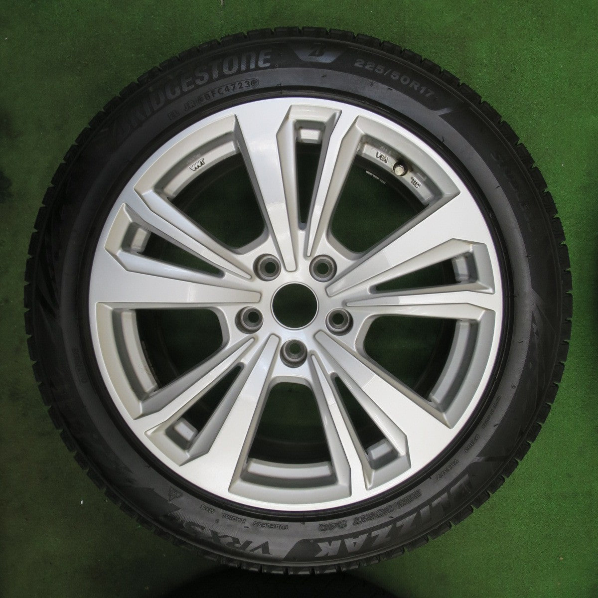 バリ溝！23年！キレイ！9.5分★BMW 等 smartline 365 225/50R17 スタッドレス ブリヂストン ブリザック VRX3 スマートライン 17インチ PCD112/5H★5112205TTス