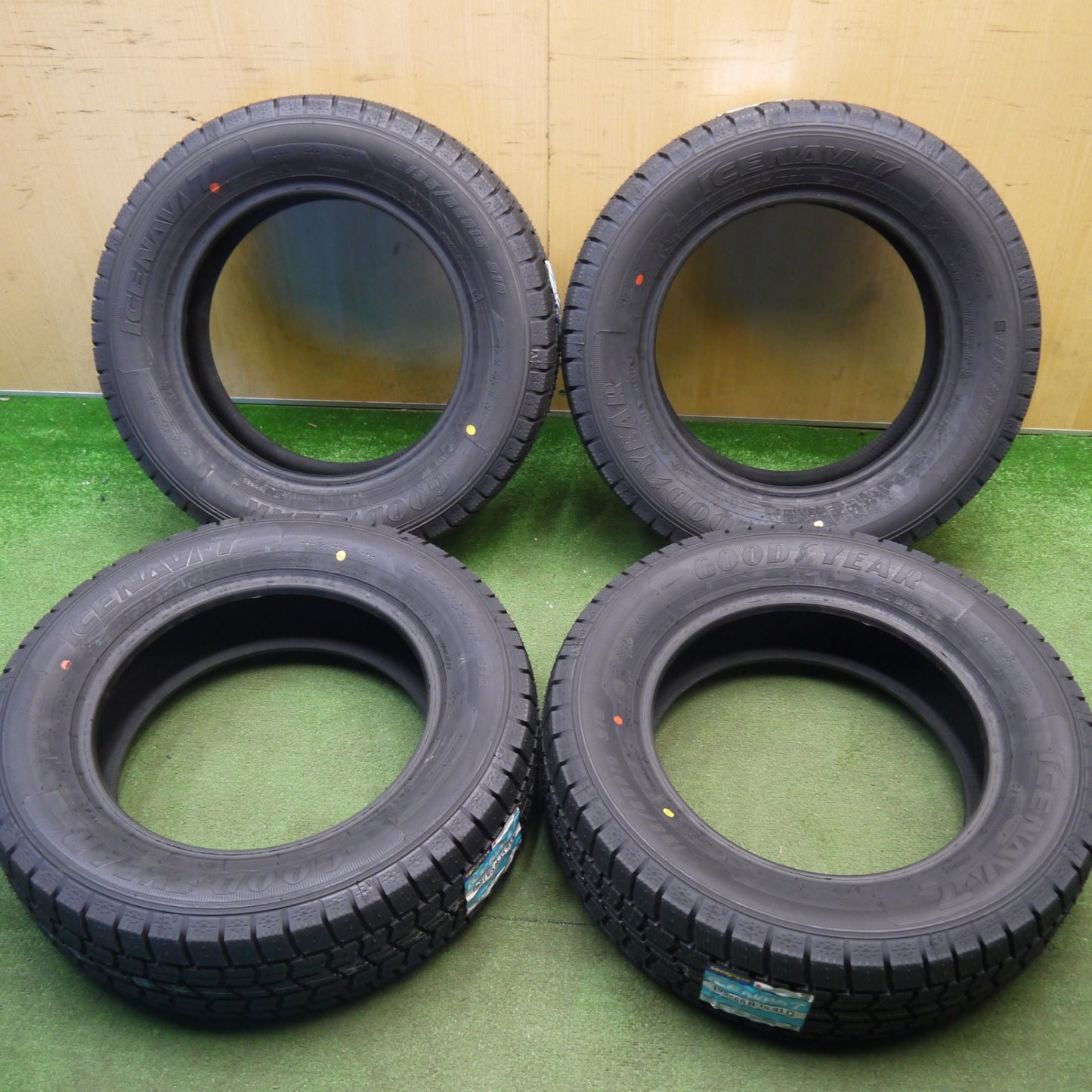 未使用！25年★スタッドレス 195/65R15 グッドイヤー アイスナビ7 タイヤ 15インチ ノア ヴォクシー ステップワゴン プリウス エスクァイア 等★6031602Hスタ