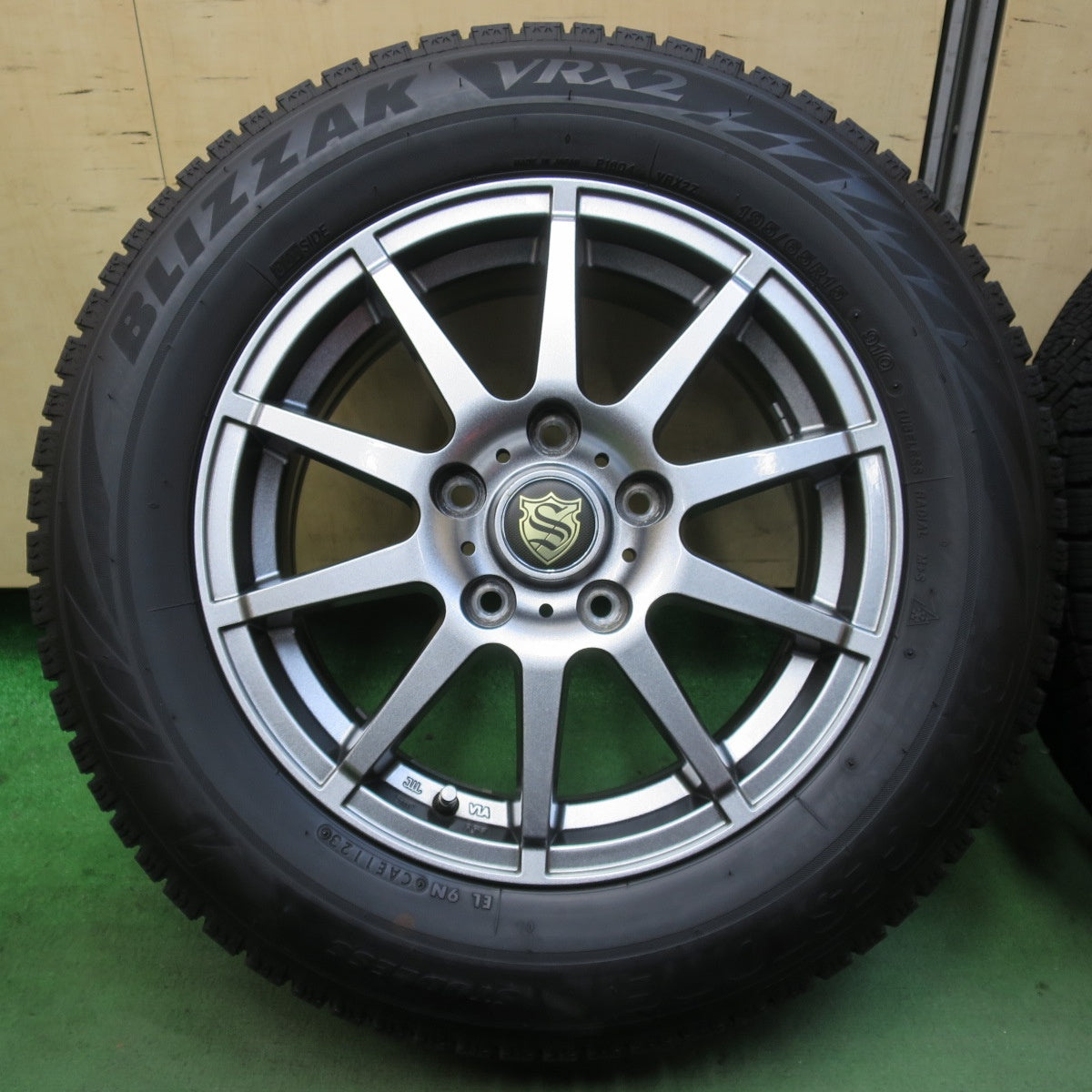 バリ溝！23年！キレイ！9分★スタッドレス 195/65R15 ブリヂストン ブリザック VRX2 社外 アルミ 15インチ PCD114.3/5H★5112809イス