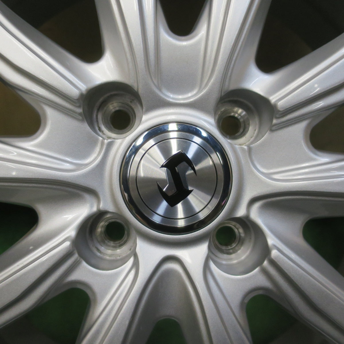 ほぼ未使用！25年！キレイ★スタッドレス 195/65R16 トーヨー オブザーブ GIZ2 社外 アルミ 16インチ PCD100/4H★6043016イス