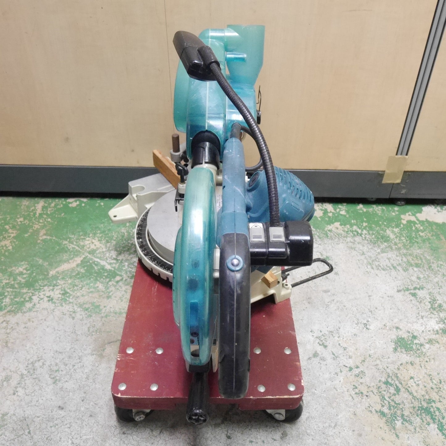 [送料無料] ☆マキタ 190mm スライド マルノコ LS0716FL 電動 工具 切断機 丸のこ 丸鋸 丸ノコ 木工用 makita☆