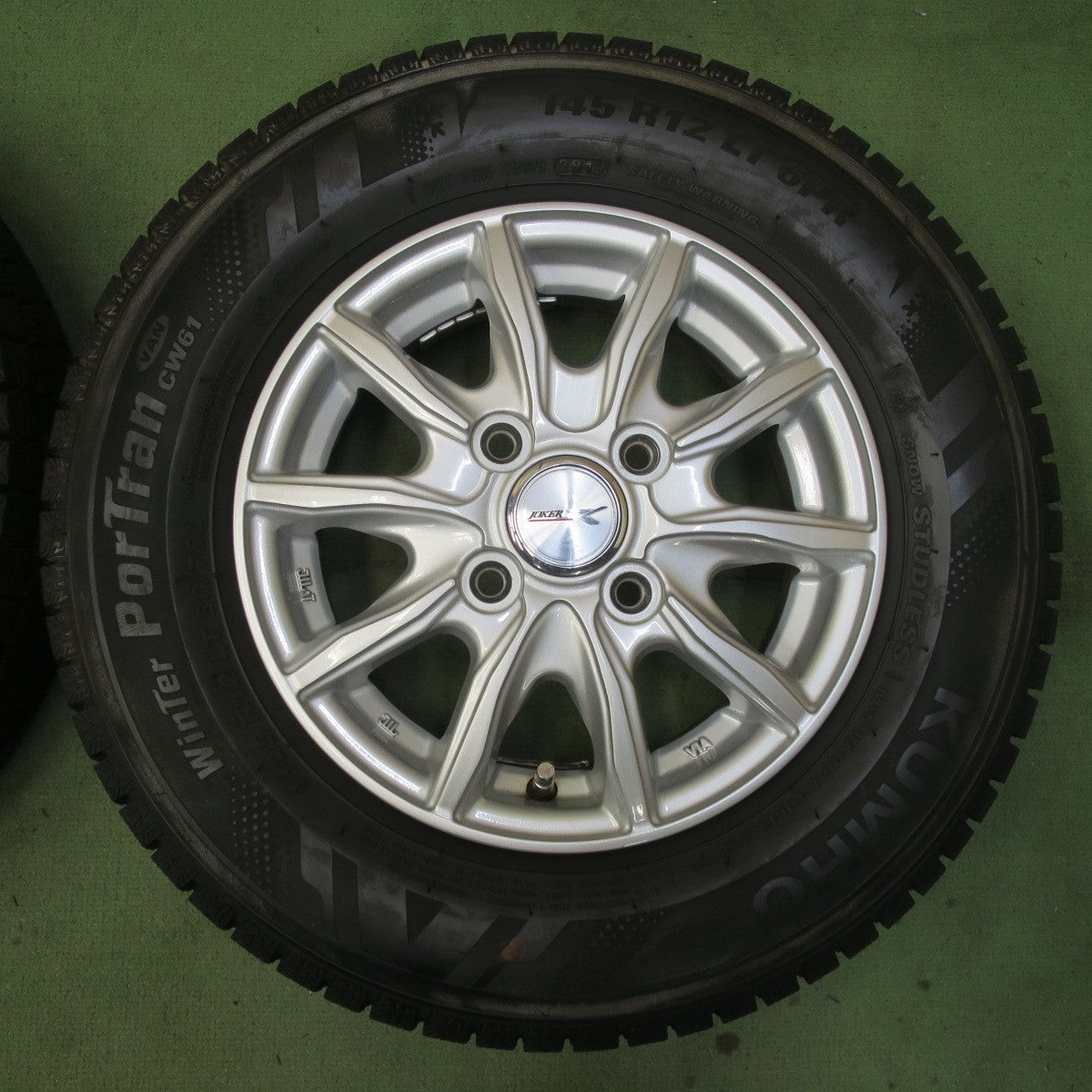 バリ溝！キレイ！9.5分◎スタッドレス 145R12 80/78L クムホ ウインター PorTran CE61 VAN JOKER ジョーカー 12インチ PCD100/4H◎6091101イス