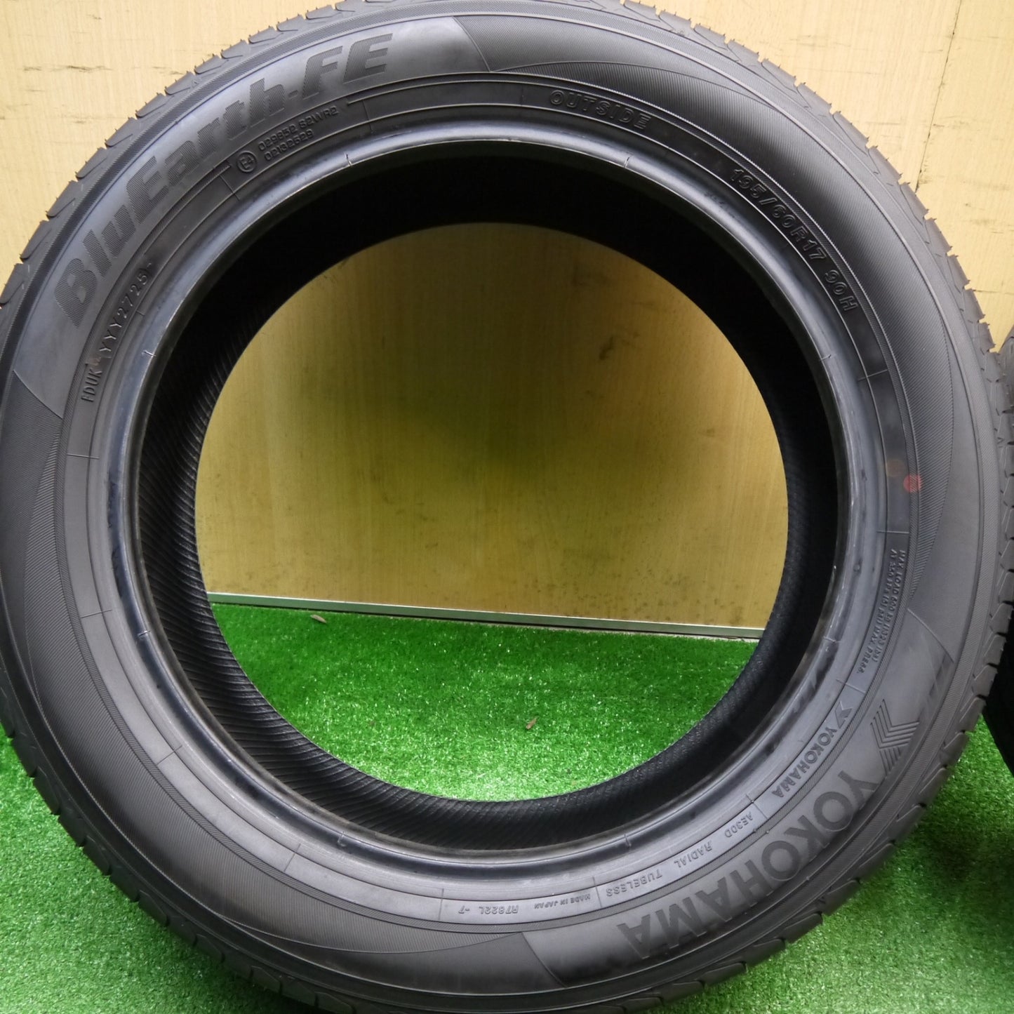 バリ溝！25年！9.5分★195/60R17 ヨコハマ BluEarth-FE AE30D タイヤ 17インチ ブルーアース 60系 プリウス ライズ ロッキー 等★5112504Hノタ