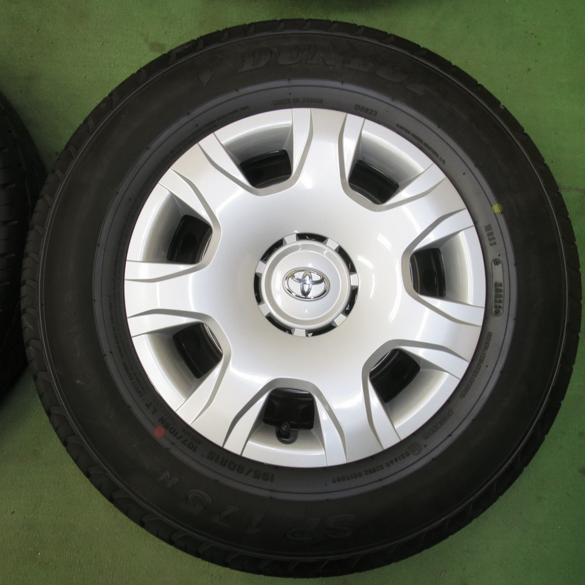 新車外し！23年★トヨタ 200系 ハイエース 純正 スチール 195/80R15 107/105N ダンロップ SP175N 15インチ PCD139.7/6H★6032607イノ