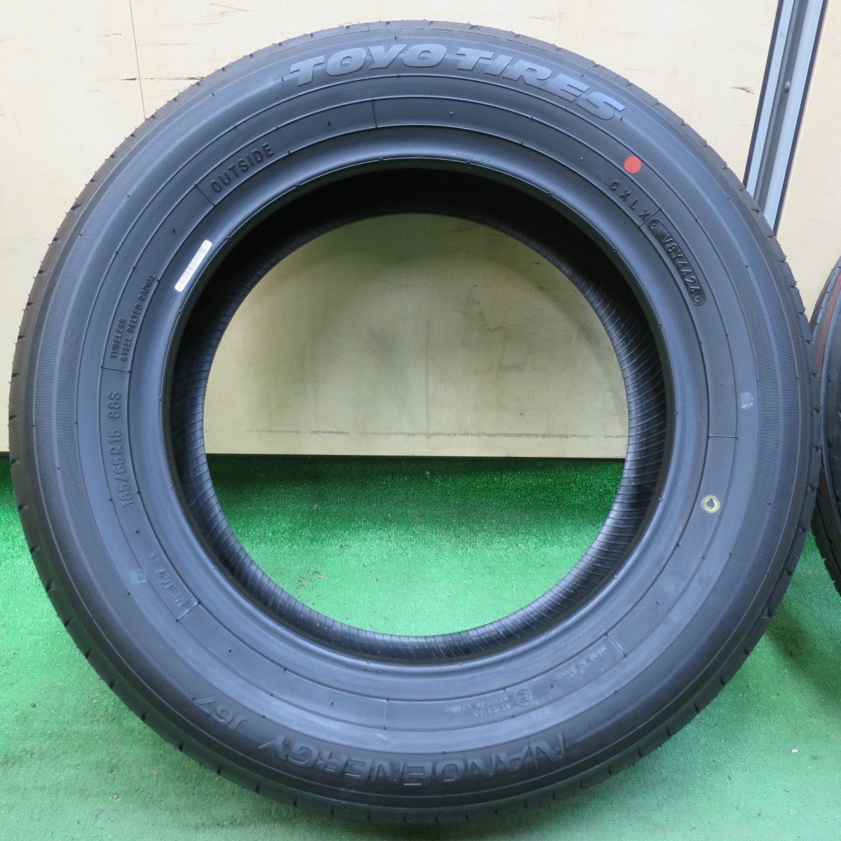送料無料] 新車外し！24年☆185/65R15 トーヨー ナノエナジー J67