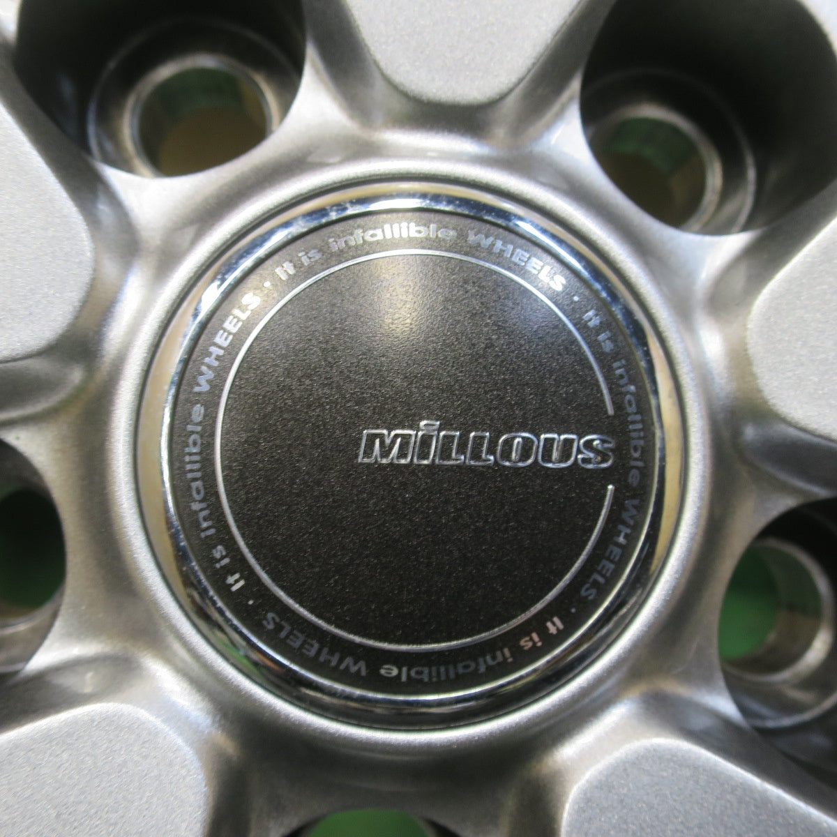 ほぼ未使用！23年！キレイ◎スタッドレス 205/65R16 ヨコハマ アイスガード iG60 MiLLOUS XV ミルアス 16インチ PCD114.3/5H◎6100804イス