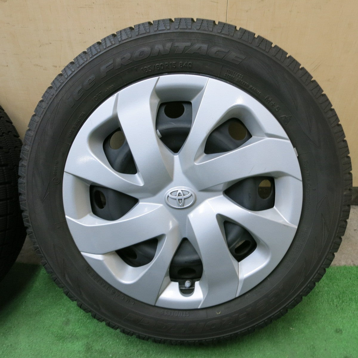 バリ溝！9.5分以上★トヨタ シエンタ 純正 スチール 185/60R15 スタッドレス アイスフロンテージ トーヨー 15インチ PCD100/5H★5041604ナス