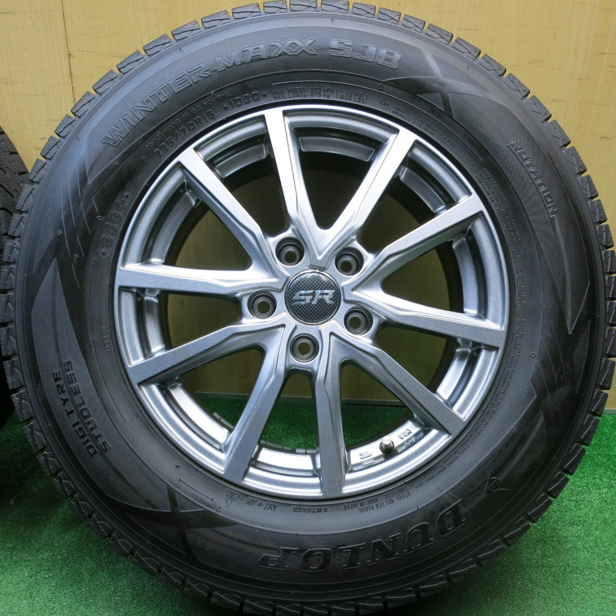 バリ溝！22年！キレイ！9.5分★スタッドレス 225/70R16 ダンロップ ウインターマックス SJ8 SJ8+ STRANGER ストレンジャー 16インチ PCD114.3/5H★5121315HAス