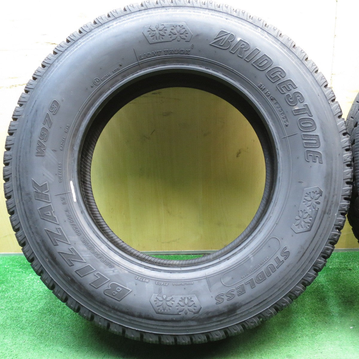 バリ溝！22年！9.5分★トラック タイヤ 225/70R16 117/115L スタッドレス ブリヂストン ブリザック W979 タイヤ 16インチ★5061903NJスタ