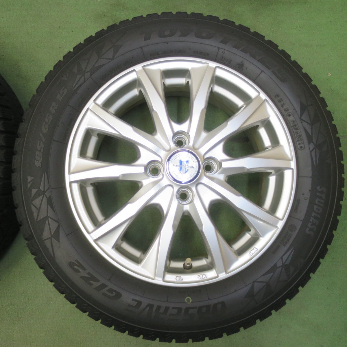 バリ溝！キレイ！9.5分◎スタッドレス 185/65R15 トーヨー オブザーブ GIZ2 NEXTA ネクスタ 15インチ PCD100/4H◎6081216イス
