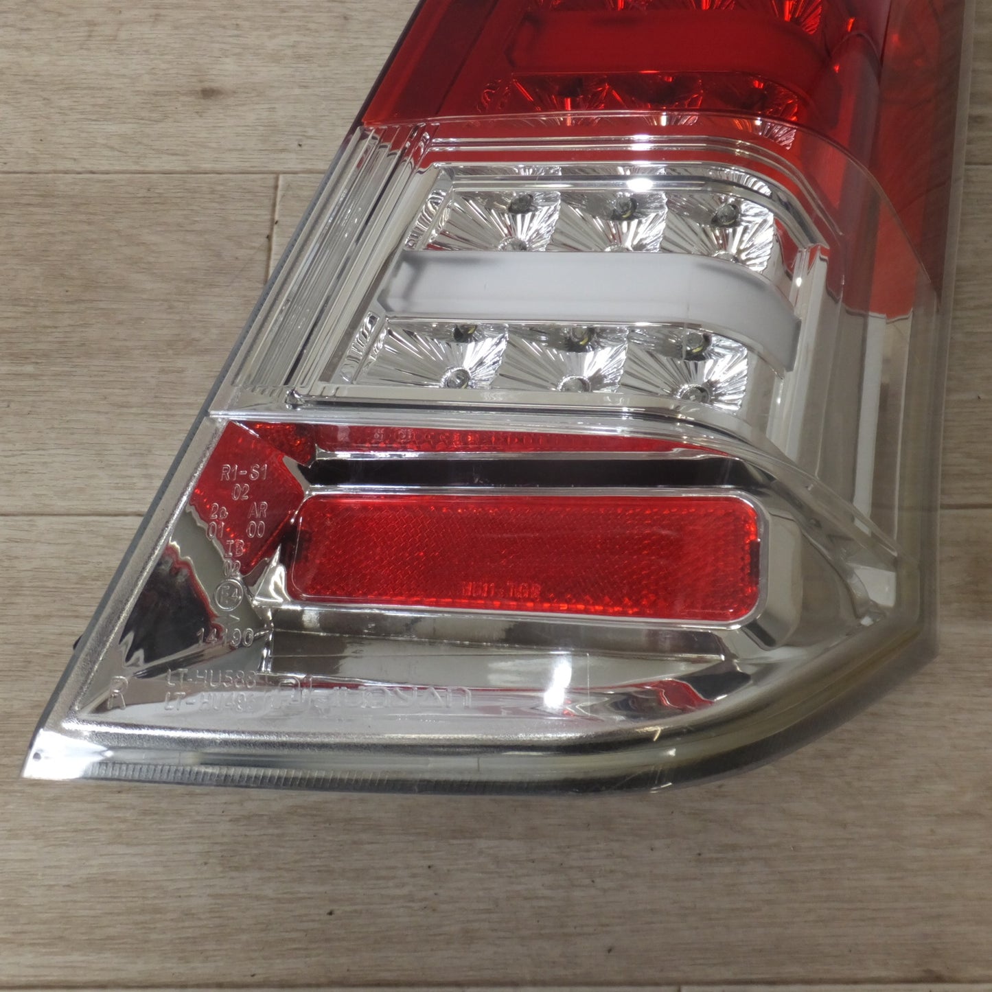 [送料無料] ★JUNYAN スズキ SUZUKI ワゴンR MH23S テールライト LT-HU588 右★