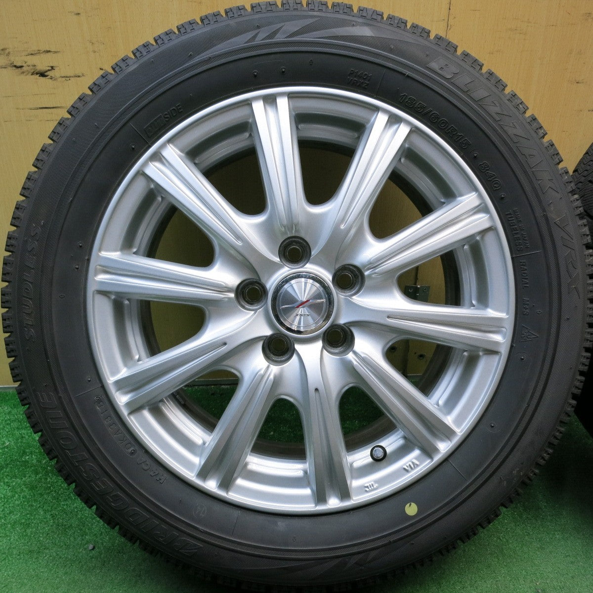 バリ溝！キレイ！9.5分★シエンタ 等 185/60R15 スタッドレス ブリヂストン ブリザック VRX JOKER ジョーカー 15インチ PCD100/5H★5053113HAス