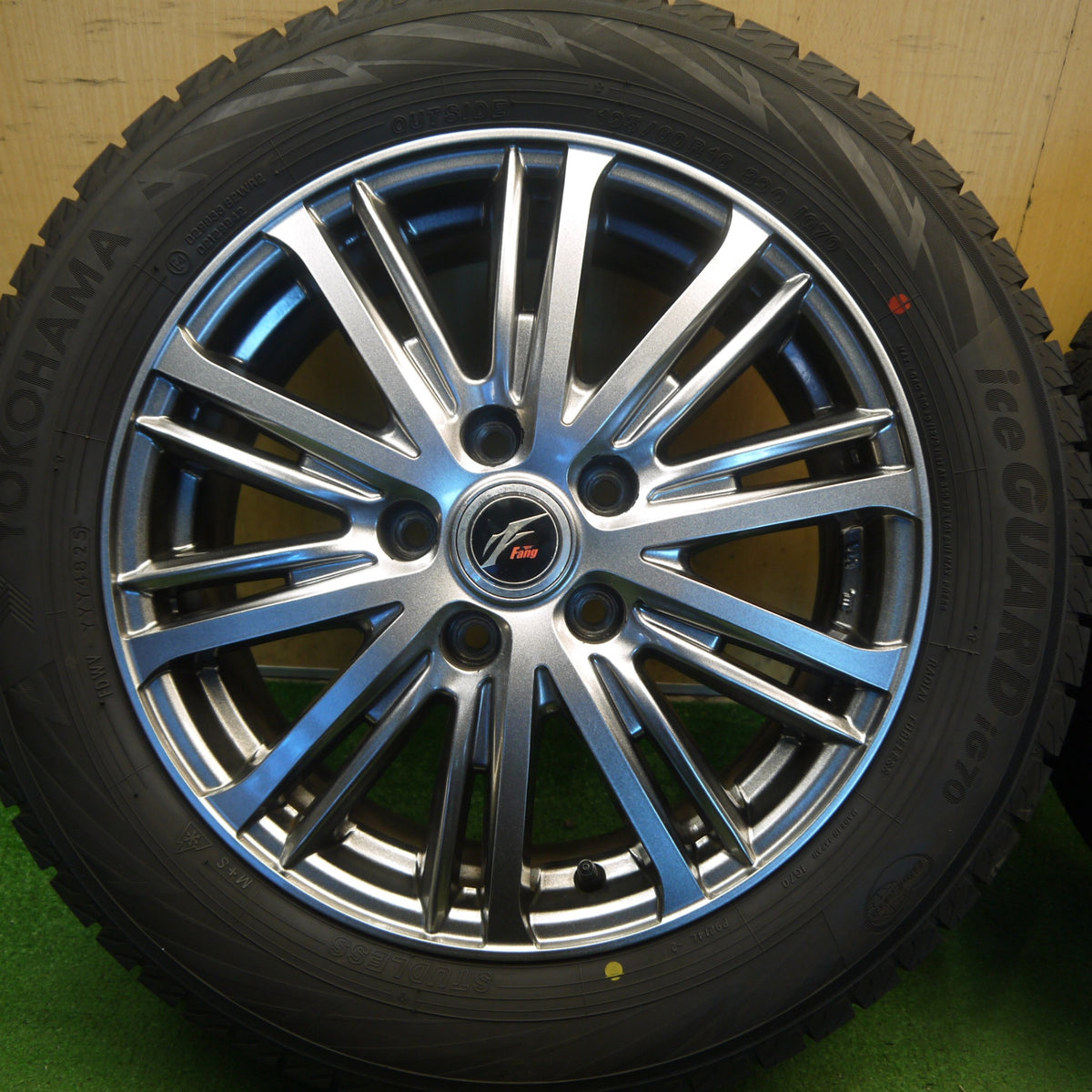 ほぼ未使用！25年◎スタッドレス 195/60R16 ヨコハマ アイスガード iG70 Fang ファング 16インチ PCD114.3/5H◎6100701Hス