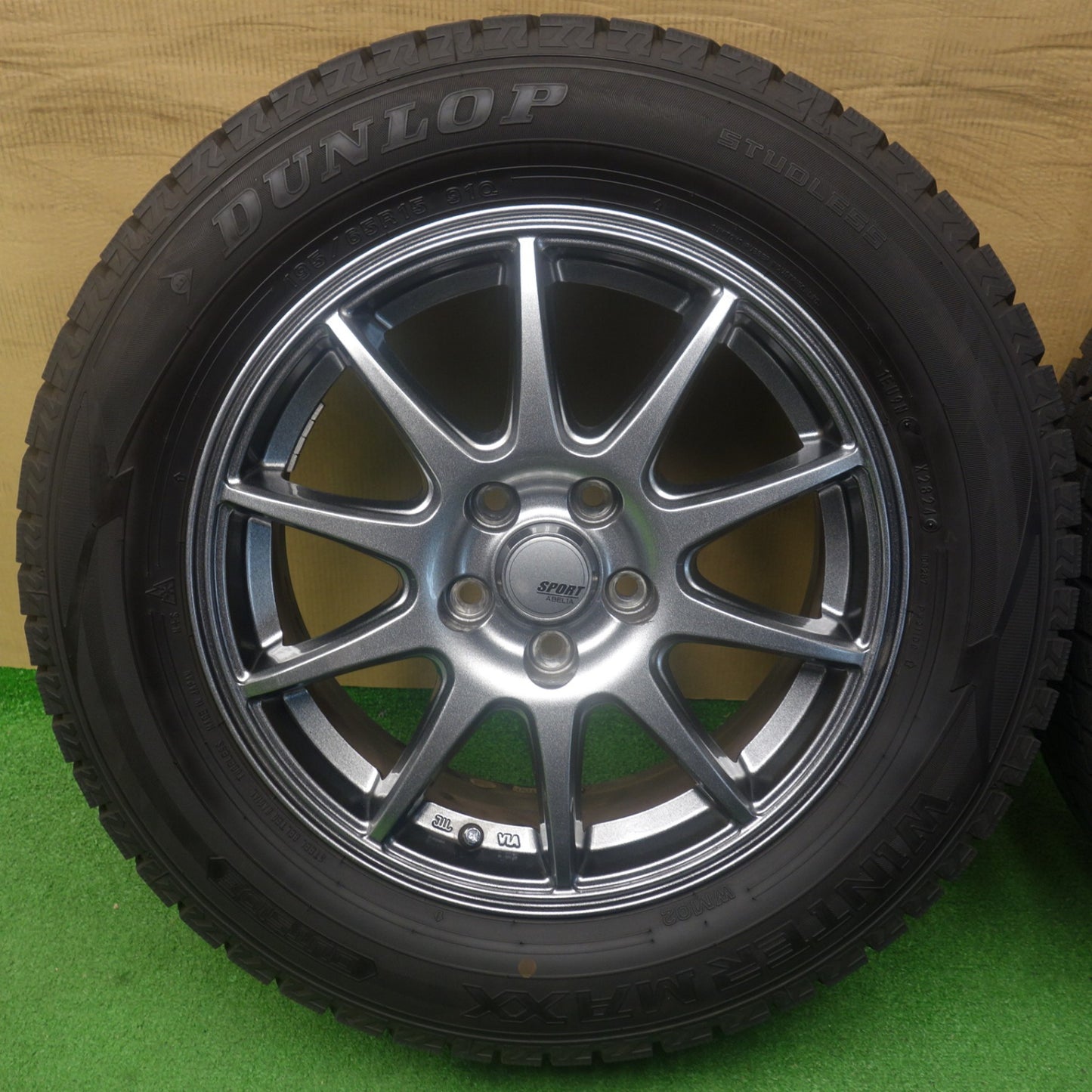 バリ溝！24年！キレイ！9.5分◎プリウス 等 195/65R15 スタッドレス ダンロップ ウインターマックス WM02 SPORT ABELIA スポルト アベリア 15インチ PCD100/5H◎6060701KTス