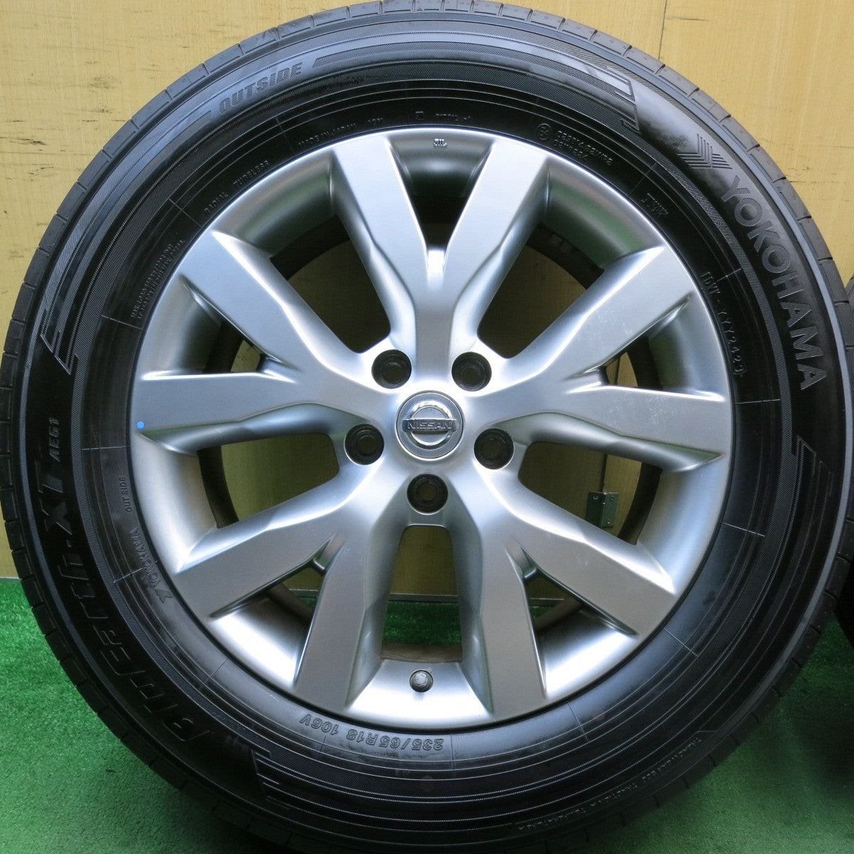 バリ溝！23年！キレイ！9.5分★日産 Z51 ムラーノ 純正 235/65R18 ヨコハマ BluEarth-XT AE61 18インチ PCD114.3/5H★5072708HAノ