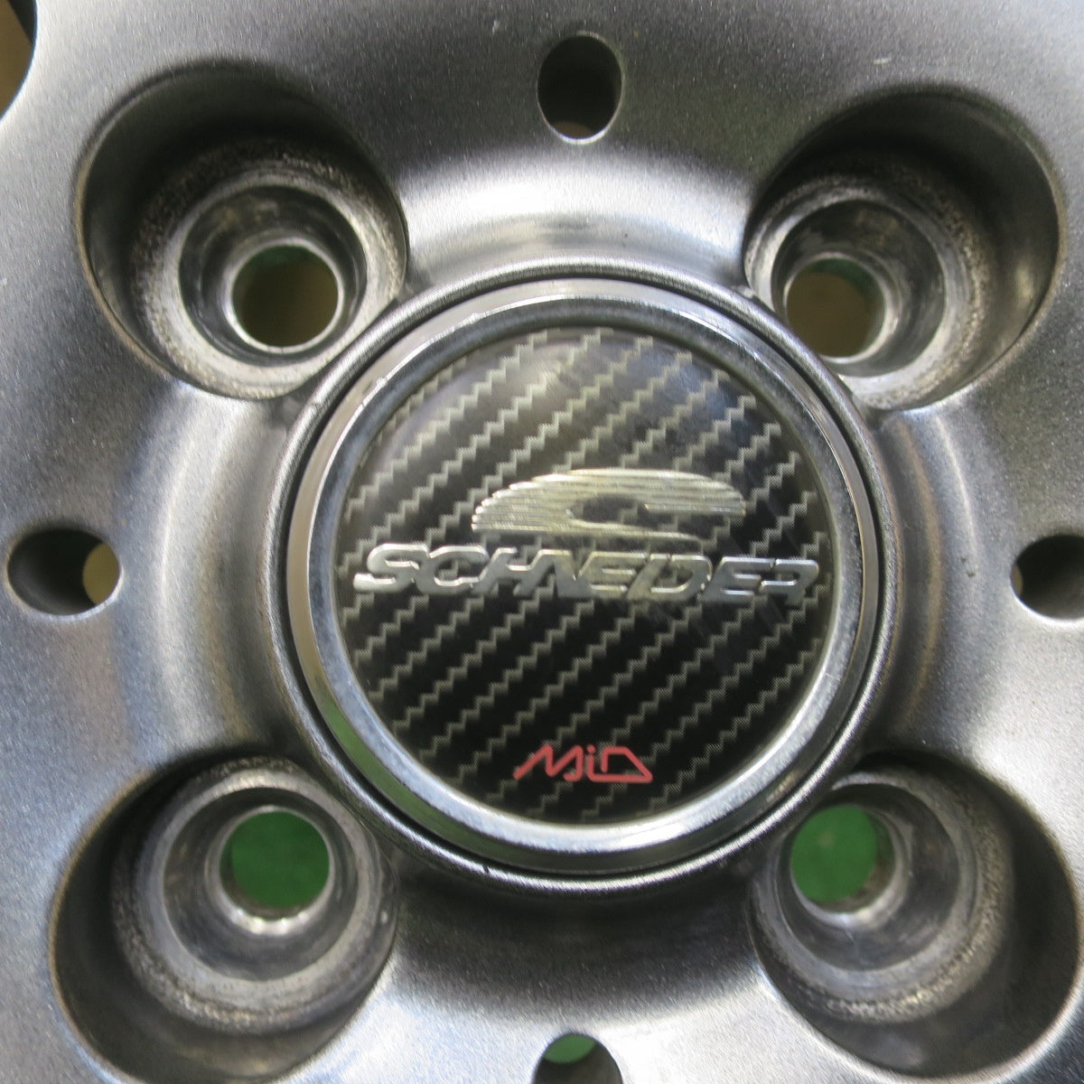 バリ溝！24年！キレイ！9.5分◎スタッドレス 165/65R15 グッドイヤー アイスナビ7 SCHNEIDER MiD シュナイダー 15インチ タフト ソリオ 等 PCD100/4H◎6083105イス