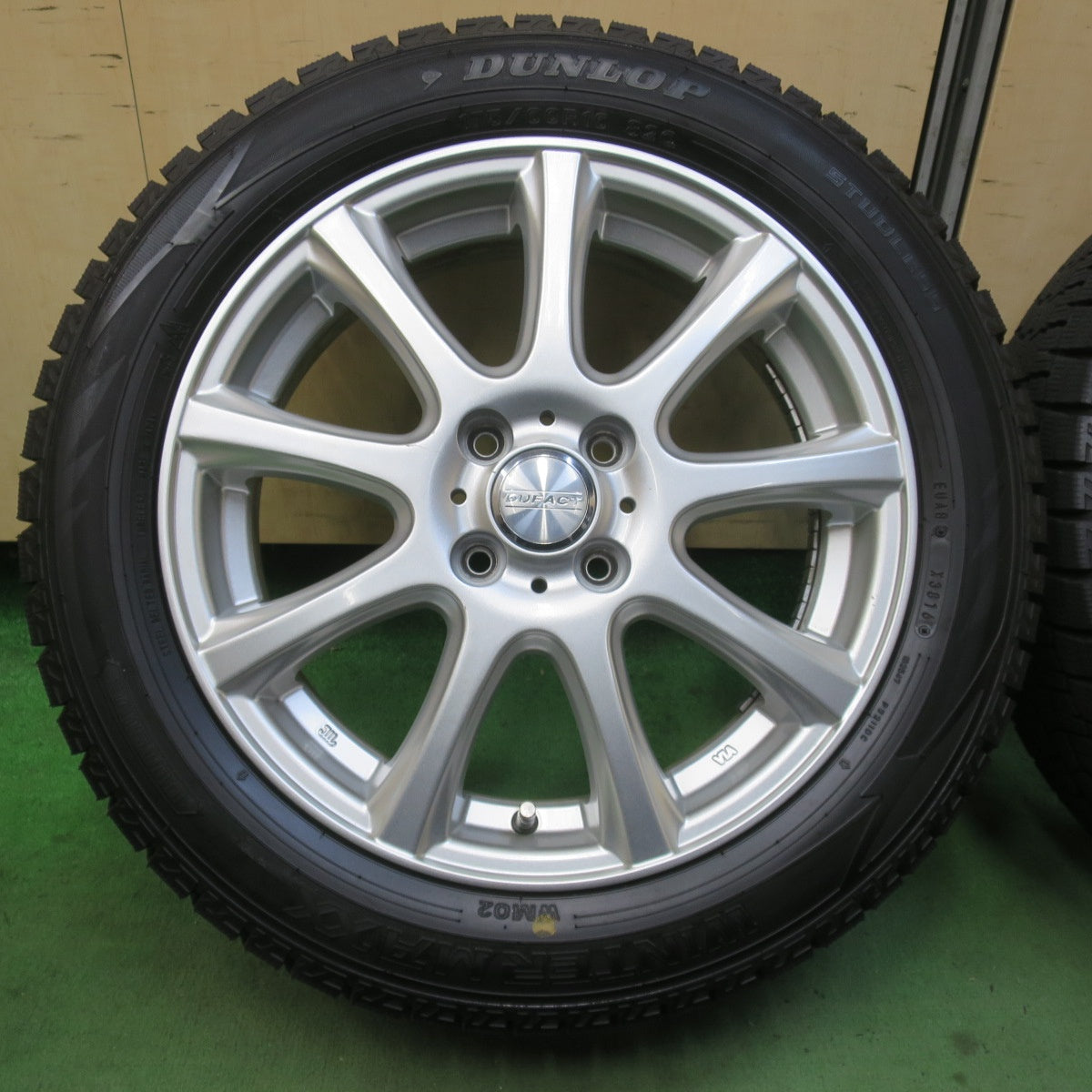 バリ溝！キレイ！9.5分以上★スタッドレス 175/60R16 ダンロップ ウインターマックス WM02 DUFACT デュファクト 16インチ PCD100/4H★6022501イス